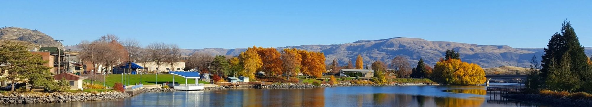 Autumn along the lake